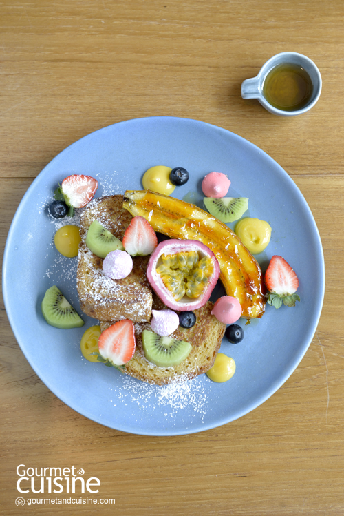 French Toast with Seasonal Fruits