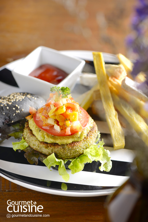 Broccoli Quinoa Charcoal Burger 