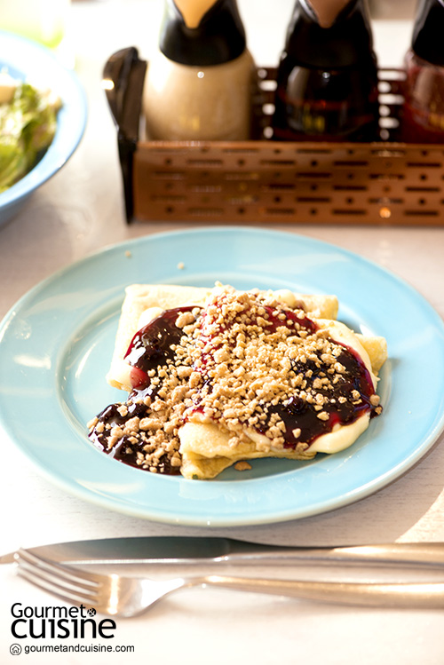 Berries Crumbles Cream Cheese Crepes