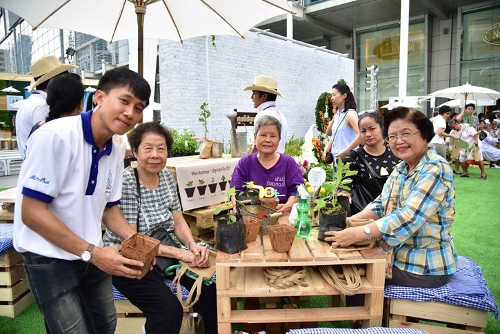 งาน “ปลูก เพ(ร)าะสุข Farmer’s Market”