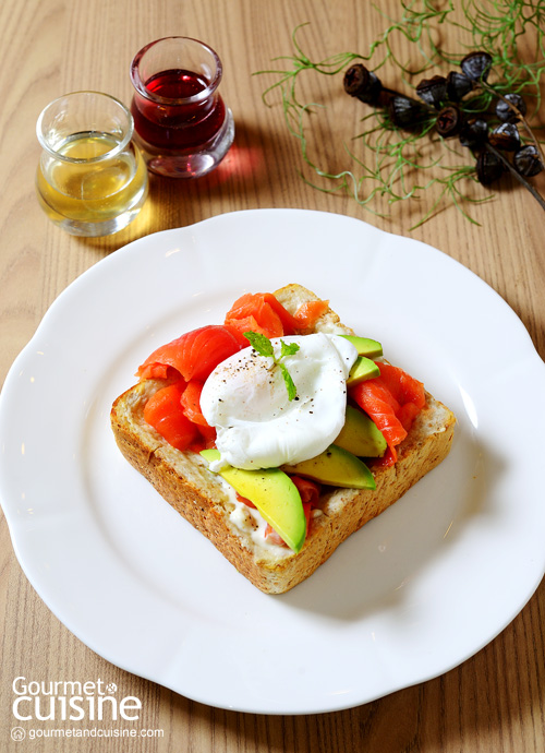 Smoked Salmon with Avocado & Poached Egg Toast