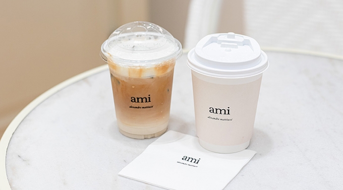 จิบกาแฟแบบชาวปารีเซียงที่ Le Café AMI Bangkok ป๊อปอัพคาเฟ่ของแบรนด์แฟชั่นหรู AMI Paris