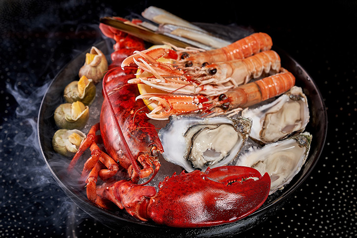 มหานคร แบงค็อก สกายบาร์ เปิดตัว “Weekend Lunch Set” พร้อมนำเสนอ Seafood Platter และ Maine Lobster