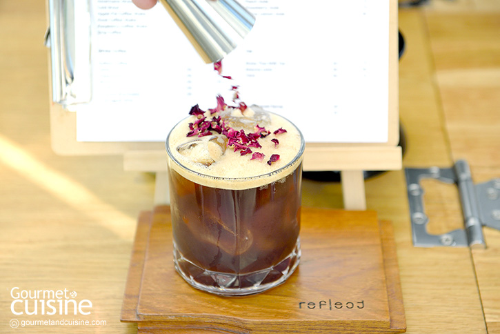 “Reflect Café” คาเฟ่สวยแห่งลาดกระบังที่พร้อมเสิร์ฟกาแฟดีฝีมือ “จ๋า มาสเตอร์เชฟ”