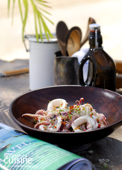 สลัดปลาหมึกกับน้ำสลัดใสกลิ่นตะไคร้ (Squid Salad with Lemongrass Vinaigrette)