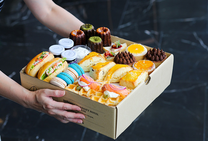 Sweet Treats Box จากโรงแรมแมริออท สุรวงศ์ จะจัดอาหารว่างหรืออาฟเตอร์นูนทีที่บ้านก็พร้อมเสมอ