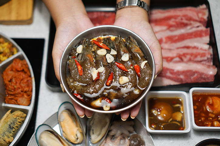 บาร์บีคิวพลาซ่า จับมือ เรดซัน จัดโปรแรงเปิดประเทศ “กุ้งดองซีอิ๊วเกาหลี เดอะซีรีส์” เจาะกลุ่มลูกค้าชาว Gen Z เตรียมขึ้นแท่นเมนูยอดฮิต 