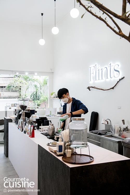 Flints Kraft & Kafe คาเฟ่มินิมอลในตรอกดึกดินจากการต่อยอดของแบรนด์จิวเวอร์รี่ ที่มาพร้อมกับเมนูน่าลอง