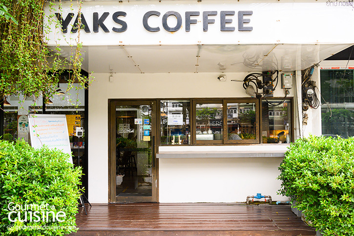 Yaks Coffee ร้านกาแฟน่ายัก(ษ์) ในโฮสเทลสุดโมเดิร์น