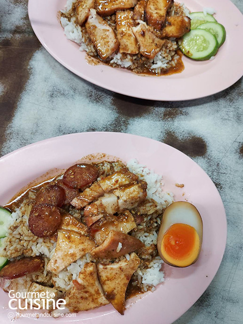 ข้าวหมูแดงนายฮุยนาครสนุก ร้านข้าวหมูแดงเตาถ่าน ตำนานกว่า 70 ปี