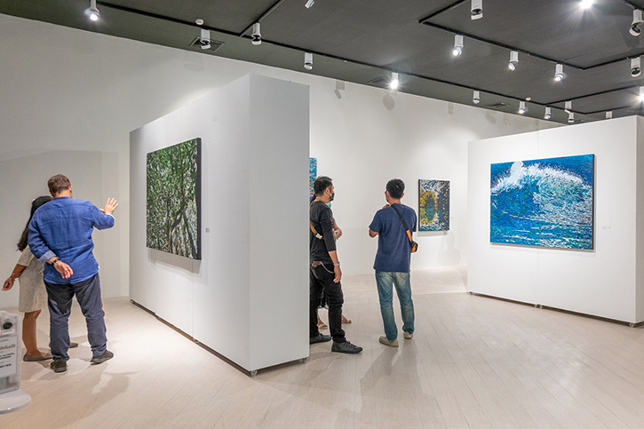 Art Trails : ชวนเปิดโลกศิลปะ ชมนิทรรศการศิลป์หมุนเวียน ปลุกแพชชั่น เติมไฟความอาร์ตที่ไอคอนสยาม