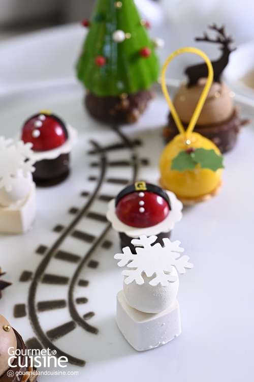 จิบ Festive Afternoon Tea ฉลองคริสต์มาสบนขบวนรถไฟ ที่ Park Hyatt Bangkok