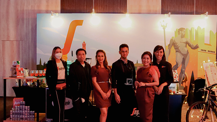 เผยโฉมจักรยานสำหรับการแข่งขันของทีมนักปั่น TREK - Segafredo ในงานเลี้ยงกาล่า “Christmas Charity Gala Dinner 2022” 