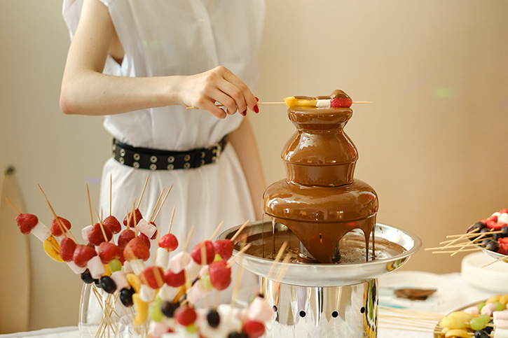 5 กุมภาพันธ์ วันช็อกโกแลตฟองดูแห่งชาติ National Chocolate Fondue Day (U.S.)