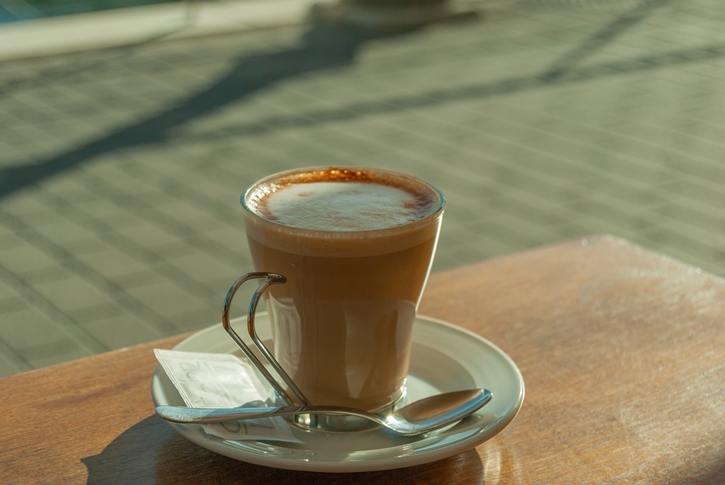 ความแตกต่างระหว่าง Piccolo Latte กับ Cortado กาแฟนมไซส์มินิที่ทั้งเข้มข้นและหอมละมุน