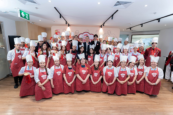 สุดยอดเชฟรุ่นใหม่ในโครงการ Ajinomoto Young Chef Thailand จากการแข่งขันสร้างสรรค์เมนูอาหารลดโซเดียม