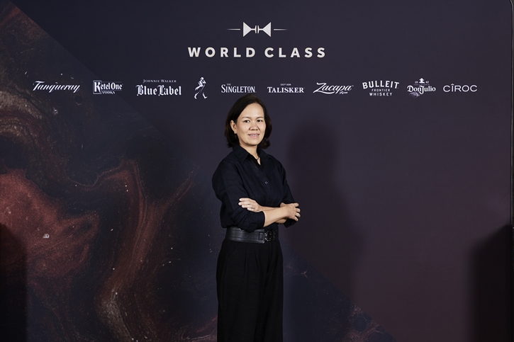 ดิอาจิโอ เวิลด์ คลาส ไทยแลนด์ 2023 (Diageo World Class Thailand 2023) การแข่งขันเพื่อเฟ้นหาสุดยอดบาร์เทนเดอร์ในประเทศไทย จัดโดย บริษัท ดิอาจิโอ โมเอ็ท เฮนเนสซี่ (ประเทศไทย) จำกัด หรือ DMHT ผู้นำด้านเครื่องดื่มแอลกอฮอล์นำเข้าพรีเมียมระดับโลก มายาวนานกว่า 12 ปี ภายใต้การสนับสนุนจากการท่องเที่ยวแห่งประเทศไทย ได้ปิดฉากการแข่งขันลงไปอย่างสวยงาม พร้อมประกาศผลการแข่งขัน โดยภาปุณณ์ บุญรักษาตระกูล บาร์เทนเดอร์จากร้าน Before Dawn เชียงใหม่ สามารถเอาชนะใจกรรมการ คว้ารางวัลชนะเลิศไปครองได้สำเร็จ พร้อมคว้าโอกาสในการเป็นตัวแทนบาร์เทนเดอร์ชาวไทย ไปแข่งขันต่อในระดับโลก กับเวทีดิอาจิโอ เวิลด์ คลาส 2023 (Diageo World Class 2023) ที่จะจัดขึ้น ณ เมืองเซาเปาโล ประเทศบราซิล ในเดือนกันยายนที่จะถึงนี้ มร. ภูนีต นารัง กรรมการผู้จัดการ บริษัท ดิอาจิโอ โมเอ็ท เฮนเนสซี่ (ประเทศไทย) จำกัด หรือ DMHT กล่าวว่า “การแข่งขันดิอาจิโอ เวิลด์ คลาส เป็นเวทีการแข่งขันสำหรับบาร์เทนเดอร์ในระดับสากล และยังเป็นเสมือนพื้นที่ให้บาร์เทนเดอร์ทุกคนได้แสดงฝีมือและแข่งขันในระดับโลก ผู้ชนะจากเวทีนี้ในปีที่ผ่านๆ มา ล้วนมีบทบาทสำคัญที่ช่วยสร้างชื่อเสียงให้ประเทศไทย และขับเคลื่อนเศรษฐกิจของประเทศ ผ่านการมอบประสบการณ์ในการดื่มอันยอดเยี่ยมให้กับนักท่องเที่ยว ทั้งชาวไทยและชาวต่างชาติ ดิอาจิโอ ในฐานะที่เป็นคนสร้างเวทีนี้ขึ้นมา รู้สึกยินดีเป็นอย่างยิ่งที่การแข่งขันของเราได้รับความสนใจอย่างล้นหลามจากบาร์เทนเดอร์ทั่วประเทศ และภูมิใจที่ได้เป็นอีกแรงสนับสนุนให้บาร์เทนเดอร์ไทยไปได้ไกลในระดับโลก” นางพรพรรณ อินทรทัต ผู้อำนวยการกองเผยแพร่โฆษณาต่างประเทศ การท่องเที่ยวแห่งประเทศไทย (ททท.) กล่าวว่า “สถิติด้านการท่องเที่ยวของปีที่ผ่านมา สะท้อนให้เห็นสัญญาณบวกของการฟื้นตัวของการท่องเที่ยวได้เป็นอย่างดี ททท. จึงเดินหน้าส่งเสริมการดำเนินงาน “ปีท่องเที่ยวไทย 2566” สำหรับตลาดในประเทศ และ “Visit Thailand Year 2023: Amazing New Chapters” สำหรับตลาดต่างประเทศอย่างต่อเนื่องจากปี 2565 โดยตั้งเป้าจะส่งมอบคุณค่าและความหมายของการท่องเที่ยวไทยผ่าน Soft Power และการท่องเที่ยวเชิงประสบการณ์ ซึ่งบริการด้านเครื่องดื่มและอาหารของไทยเป็นอีกเครื่องมือหนึ่งที่จะช่วยตอบโจทย์การส่งเสริมการท่องเที่ยวของททท. เราเล็งเห็นว่าบาร์เทนเดอร์ไทยมีความสามารถไม่แพ้ใคร และการแข่งขันที่มีมาตรฐานและได้รับการยอมรับในระดับสากลอย่างดิอาจิโอ เวิลด์ คลาส ไทยแลนด์ ก็เป็นเวทีในการขับเคี่ยวและขัดเกลาฝีมือบาร์เทนเดอร์ไทยให้เฉียบคม ช่วยยกระดับมาตรฐานอุตสาหกรรม และช่วยส่งเสริมภาพลักษณ์การท่องเที่ยวเชิงอาหารของไทยให้แข็งแรงยิ่งขึ้น” ภาปุณณ์ บุญรักษาตระกูล บาร์เทนเดอร์จาก Before Dawn ผู้ชนะเลิศการแข่งขันดิอาจิโอ เวิลด์ คลาส ไทยแลนด์ 2023 กล่าวว่า “การแข่งขันดิอาจิโอ เวิลด์ คลาส เป็นเหมือนเวทีที่เป็นจุดมุ่งหมายของบาร์เทนเดอร์หลายๆ คน ทั้งในแง่ของการเป็นเวทีที่ยอมรับและในแง่ของการเป็นเวทีที่บาร์เทนเดอร์เก่งๆ ในระดับแถวหน้าของไทยหลายคนเคยผ่านมาก่อน ส่วนตัวรู้สึกดีใจและภูมิใจมากที่ความพยายามในการฝึกซ้อมและประสบการณ์ทั้งหมดทำให้สามารถชนะในการแข่งครั้งนี้ได้ เพราะบาร์เทนเดอร์ 236 คนที่มาแข่งในครั้งนี้ ทุกคนเก่งและมีความสามารถมากๆ ต่อไปก็จะพยายามอย่างดีที่สุด ในฐานะตัวแทนประเทศไปแข่งในเวทีระดับโลกต่อไปครับ”   โดยเครื่องดื่มแก้วที่ภาปุณณ์รู้สึกมั่นใจในการแข่งขันครั้งนี้คือเครื่องดื่มที่ทำในการแข่งขันโจทย์ Johnnie Walker Blue Label โดยจากโจทย์ Ritual หรือพิธีกรรม ภาปุณณ์นำเอาการทำยาสมุนไพรจากคุณทวดที่เป็นหมอยาทางภาคเหนือมาเป็นแรงบันดาลใจ และนำสูตรยามาปรับเป็นซีรัปที่ช่วยส่งเสริมและเพิ่มเติมคุณค่าเครื่องดื่ม Johnnie Walker Blue Label ได้เป็นอย่างดี นอกจากภาปุณณ์ซึ่งเป็นผู้ชนะในปีนี้แล้ว ยังมีบาร์เทนเดอร์ที่สามารถคว้ารางวัลจากเวทีดิอาจิโอ เวิลด์ คลาส ไทยแลนด์ 2023 ได้แก่ •	กันตฤทธิ์ ร่วมทองรัตน์ จาก Bar Scofflaws รองชนะเลิศอันดับ 1 •	Ben Jonson Hodges จาก Stella Bar, Capella Hotel BKK รองชนะเลิศอันดับ 2 และผู้ชนะรางวัลโจทย์ Don Julio •	ดนัยพงศ์ ทองแกมแก้ว จาก Salt Society, Centara Reserve Samui รองชนะเลิศอันดับ 3 •	ณัช ศิริจังสกุล จาก Asia Today Bar ผู้ชนะรางวัล Rising Star •	โกศิลป์  ขำจา จาก Firefly , Sindhorn Kempinski ผู้ชนะรางวัลโจทย์ Tanqueray No.10 •	พฤฒ นทีพายัพทิศ จาก Parasite ผู้ชนะรางวัลโจทย์ The Singleton การแข่งขันดิอาจิโอ เวิลด์ คลาส 2023 จะจัดการแข่งขันขึ้นที่เมืองเซาเปาโล ประเทศบราซิลในช่วงเดือนกันยายน 2566 โดยภาปุณณ์จะเป็นตัวแทนบาร์เทนเดอร์ไทยในปีนี้ เข้าร่วมการแข่งขันเพื่อเฟ้นหาสุดยอดบาร์เทนเดอร์ในระดับโลกต่อไป