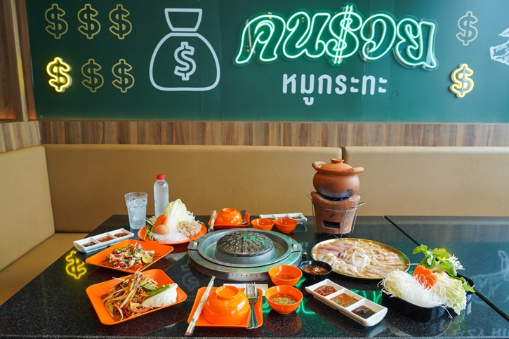 ไอคอนสยาม ชวนเช็คอินความอร่อยกับร้าน “หมูกระทะคนรวย” ร้านปิ้งย่างสไตล์ไทยคอนเซ็ปต์ล้ำ รสชาติโดนใจคนทุกรุ่น