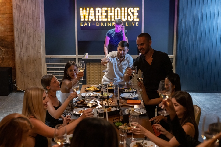 ‘Warehouse - Eat, Drink & Live’ สีสันใหม่แห่งป่าตอง ภูเก็ต