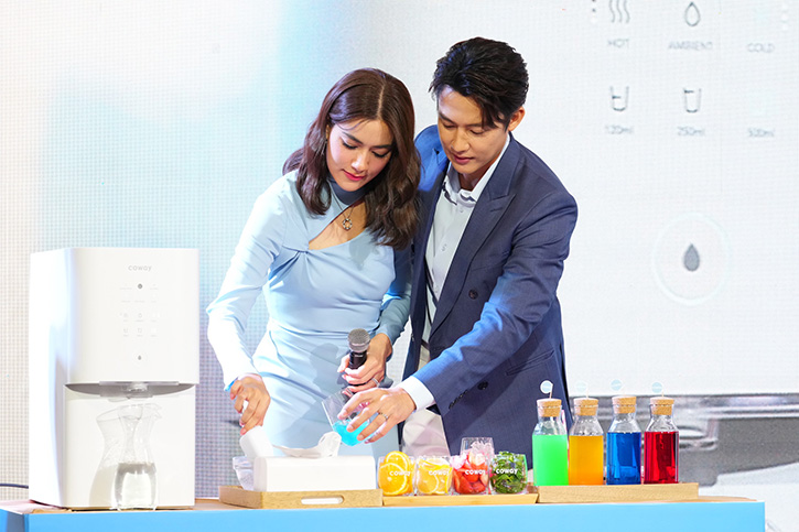 หวานจนต้องร้องว้าว! หมาก ปริญ – คิมเบอร์ลี่ ร่วมงาน “COWAY Just Drink Day” เปิดตัวนวัตกรรมเครื่องกรองน้ำ “COWAY PRIME”