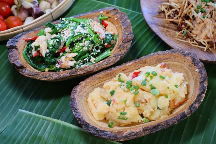 กินข้าวด้วยกัน “ห่อจาจามะ” ในแบบเรียบง่ายสไตล์ของชาวอาข่า