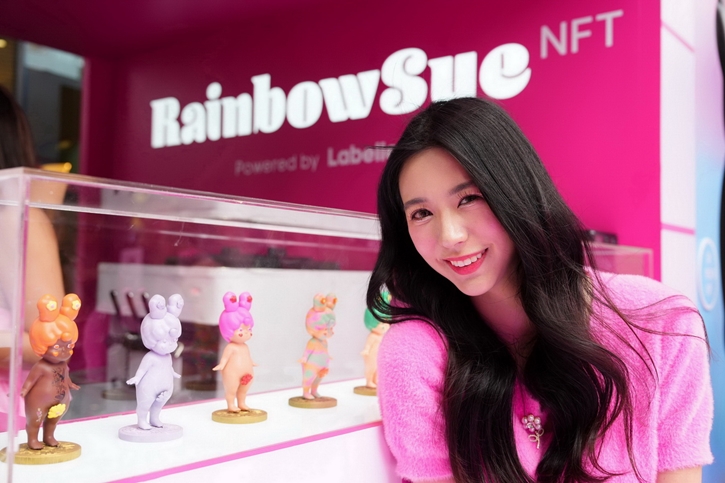 รู้จัก RainbowSue NFT Art และครั้งแรกในเส้นทางสู่จักรวาลด้วยพลังแห่งสายรุ้ง ของ ปัณพัท เตชเมธากุล  ของมันต้องมี RainbowSue แรร์ไอเท็มน่าสะสม พรีออเดอร์ได้แล้ววันนี้