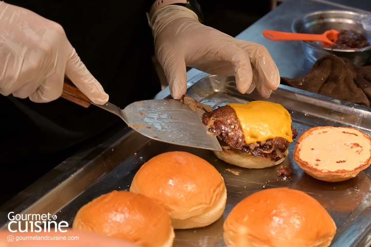 Smizzle Burger สแมชเบอร์เกอร์ร้านดังเปิดสาขาใหม่แล้วที่เซ็นทรัล เอมบาสซี่