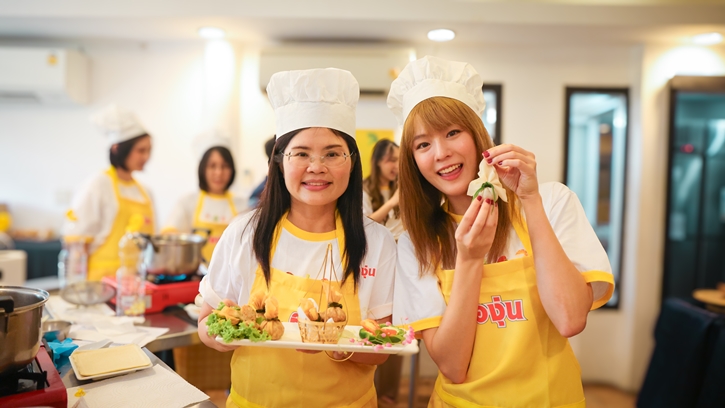 น้ำมันถั่วเหลืองตราองุ่นจัดกิจกรรม Cooking Class สุด Exclusive  พร้อมชวน “แพทตี้ อังศุมาลิน” มาร่วมส่งต่อความอร่อยจากรุ่นสู่รุ่น