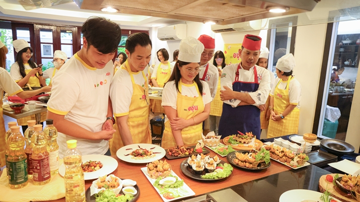 น้ำมันถั่วเหลืองตราองุ่นจัดกิจกรรม Cooking Class สุด Exclusive  พร้อมชวน “แพทตี้ อังศุมาลิน” มาร่วมส่งต่อความอร่อยจากรุ่นสู่รุ่น