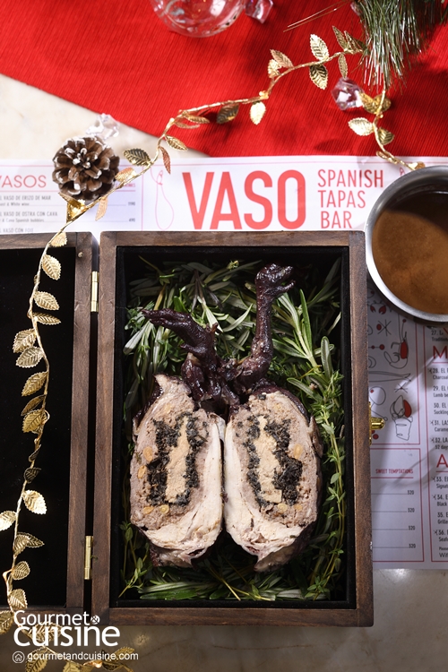 Christmas Chicken Wellington ชิกเกนเวลลิงตันสอดไส้เห็ดแตร เนื้อวัว และฟัวกราส์ สูตรโดย VASO Spanish Tapas Bar