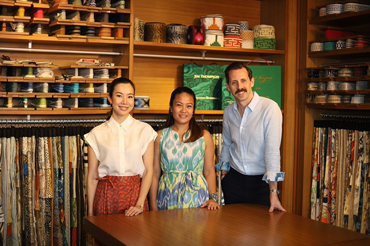 จิม ทอมป์สัน แบรนด์ไอคอนิกไลฟ์สไตล์ของเมืองไทย จัดกิจกรรมสร้างสรรค์งานศิลปะบนผืนผ้า “Cushion Embroidery Workshop” ณ โชว์รูมจิม ทอมป์สัน สุรวงศ์ เปิดมุมมองที่ไร้กรอบแก่ลูกค้าคนสำคัญผ่านการเดินทางสู่โลกที่สวยงามของผลิตภัณฑ์ผ้าตกแต่งบ้าน 