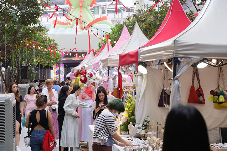 ต้อนรับเทศกาลวาเลนไทน์  งาน “LOVE IS IN THE AIR MARKET” ”  ตลาดความรักที่คัดสรรสินค้า และของขวัญหลากหลายสไตล์สุดเอ็กซ์คลูซีฟ 