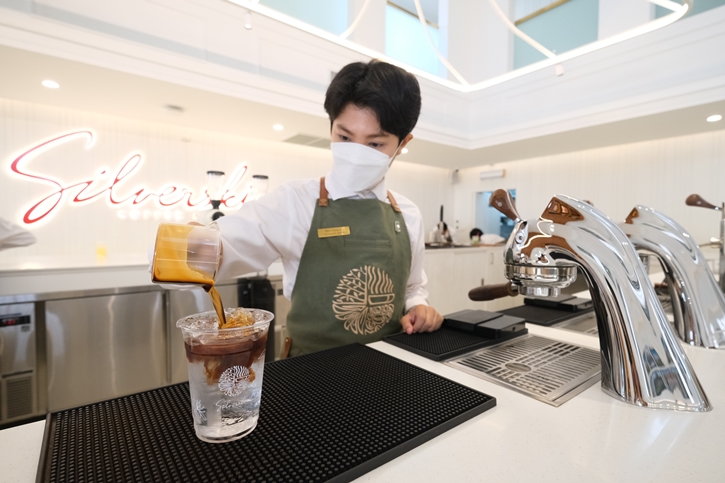 Silverskin Coffee Lab คาเฟ่พรีเมียมของคนรักเค้ก ชา กาแฟ  @เรนวูด ปาร์ค โครงการมิกซ์ยูสย่านลำลูกกา