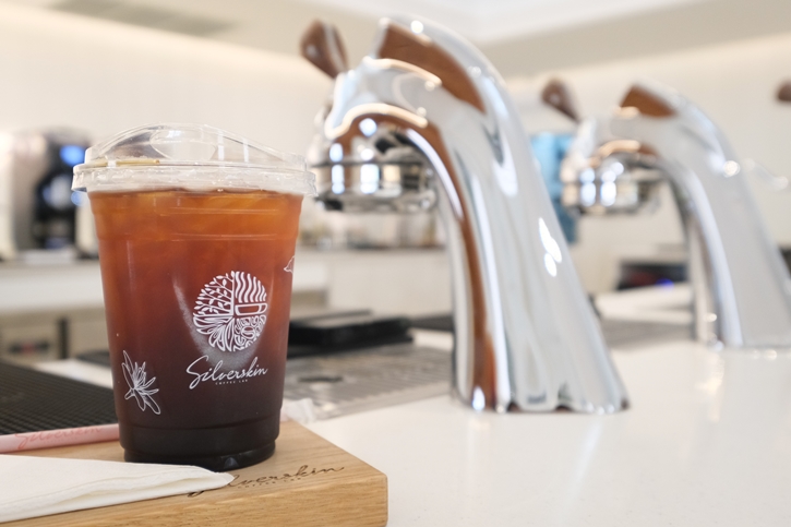 Silverskin Coffee Lab คาเฟ่พรีเมียมของคนรักเค้ก ชา กาแฟ  @เรนวูด ปาร์ค โครงการมิกซ์ยูสย่านลำลูกกา