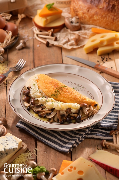 ซูเฟล่ออมเล็ตไส้เห็ดและชีสกรูแยร์ Soufflé Omelet with sautée mushroom & Gruyère