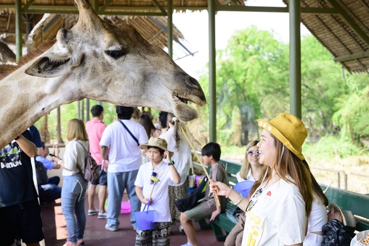 เคทีซีควงแขนซาฟารีเวิลด์ จัดกิจกรรม “KTC Fun & Friend Family Dy” ชวนอินฟลูเอนเซอร์ สายท่องเที่ยวและครอบครัว สัมผัสประสบการณ์ “คะแนนน้อยแลกได้”