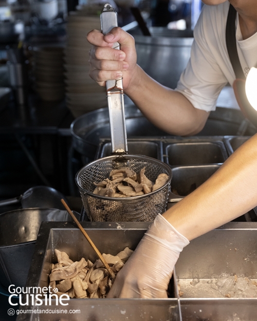 อ้าเลือดหมู ต้มเลือดหมูเสิร์ฟในหม้อดิน ร้านเด็ดแห่งย่านรัตนาธิเบศร์ นนทบุรี