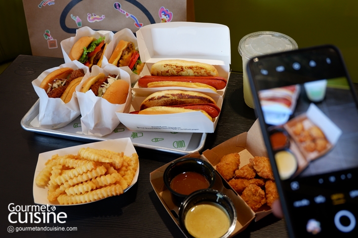 เปิดแล้ว Shake Shack สาขา 3 เมกาบางนา  เสิร์ฟเมนูใหม่สุดจึ้ง Bangna-na Concrete เฉพาะสาขานี้เท่านั้น 