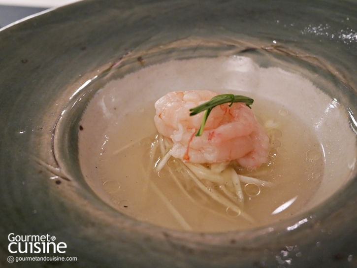 ร้านอาหาร Michelin Star 1 ดาว ปี 2024 Restaurant Resonance ของเชฟญี่ปุ่นผู้ค้นหาประสบการณ์การทำอาหารมาในหลายๆ ประเทศ “เชฟชุน” ชุนสุเกะ ชิโมมุระ (Shunsuke Shimomura) มากความสามารถถึงขั้นเคยทำตำแหน่ง R&D Chef ให้ร้าน Gaggan อันโด่งดังมาแล้ว