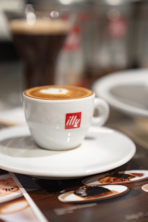 ลิ้มรสชาติต้นตำรับของกาแฟอิตาเลียนที่ illy Caffè Erawan แห่งแรกของประเทศไทย 