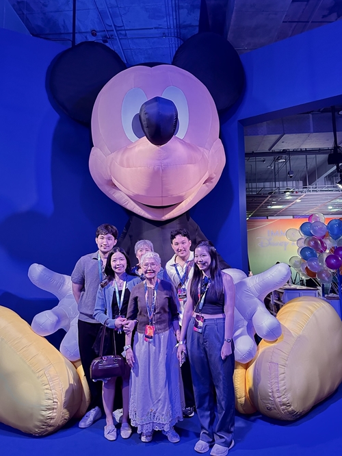 อาม่าเหม้งจู จากภาพยนตร์พันล้าน “หลานม่า” ชวนดู Immersive Disney animation รับโปรโมชั่น “เพื่อแม่ ซื้อ 1 แถม 1”ทันที