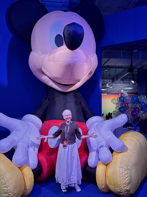 อาม่าเหม้งจู จากภาพยนตร์พันล้าน “หลานม่า” ชวนดู Immersive Disney animation รับโปรโมชั่น “เพื่อแม่ ซื้อ 1 แถม 1”ทันที