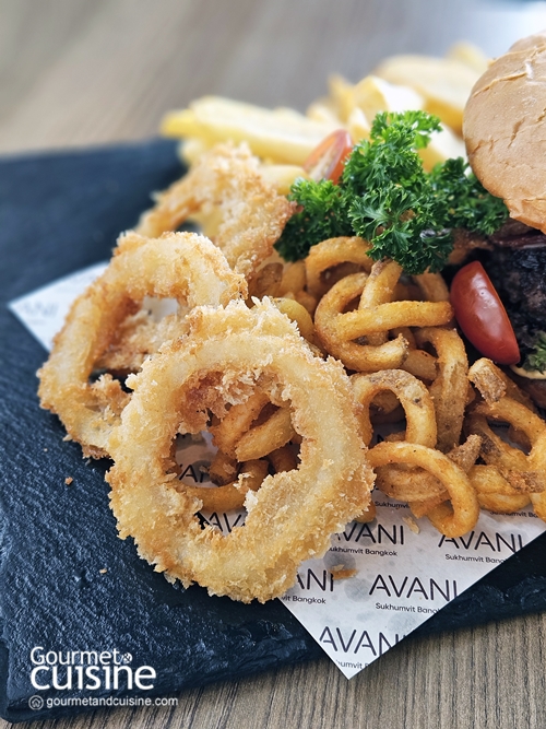 ชิงตำแหน่งนักกินตัวจริงกับ “Giant Burger Promotion” จาก Avani Sukhumvit Bangkok Hotel 