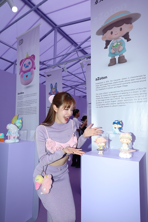 ไอคอนสยาม จับมือ FINDING UNICORN อาร์ตทอยชื่อดังจากจีน จัดงาน “FINDING SUMMER LAND HELLO! BANGKOK” Pop-up Shop ครั้งแรกที่ใหญ่ที่สุดในเอเชียตะวันออกฉียงใต้