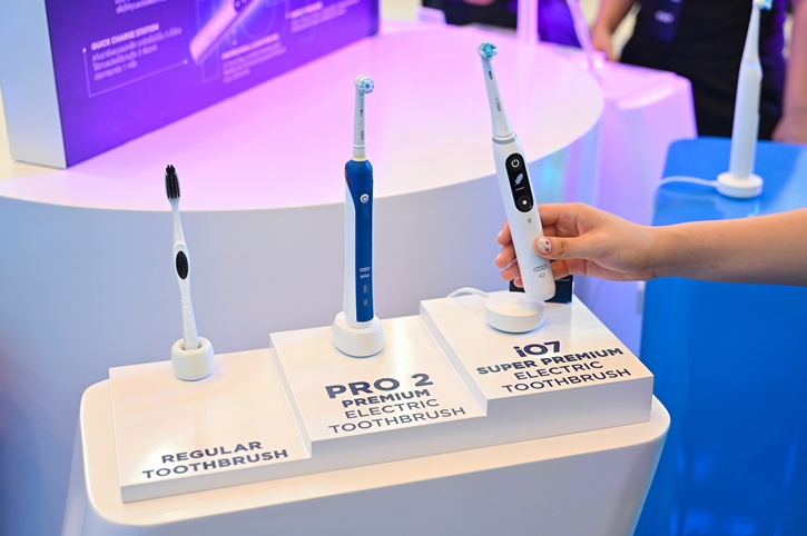 อวดฟันสวยแบบคนไฮเทค ด้วยไอเท็มใหม่ ‘Oral-B iO7’ New Era of Brushing