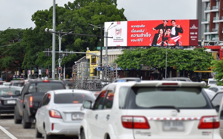 ครบรอบ 40 ปีและวันเกิดผู้พัน KFC จัดเต็มขอบคุณลูกค้าและพนักงานอย่างยิ่งใหญ่! แถมฟรี! ไก่ทอดให้ลูกค้าทุกคน พร้อมขึ้นป้ายขอบคุณครอบครัว KFC ทั่วประเทศ