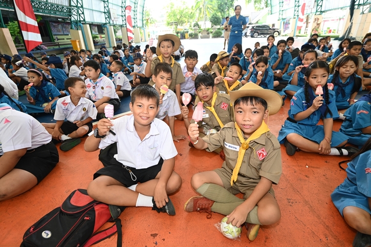 วอลล์ ประเทศไทย จับมือ เซเว่น อีเลฟเว่น เดินหน้าโครงการเพื่อสังคม  ส่งมอบไอศกรีมและสิ่งของจำเป็นให้แก่เด็กและชุมชน 