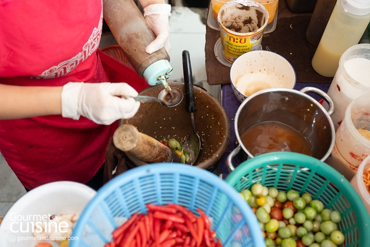 ชู้ลาว ชู้รส (Chulaos Churos) ถ.อำนวยสงคราม ร้านส้มตำรสแซ่บสูตรสะหวันนะเขต 