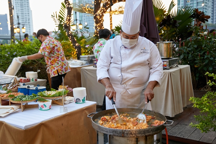 อิ่มหนำไปกับหลากหลายซุ้มอาหารรสเด็ดจากร้านดัง กับ “ร้านดัง รสเด็ด บุฟเฟ่ต์ สตรีทฟู้ด รสเลิศใต้แสงดาว @พูลไซด์” ครั้งที่ 19 (RDRD Street Food Buffet Under the Stars @Poolside)