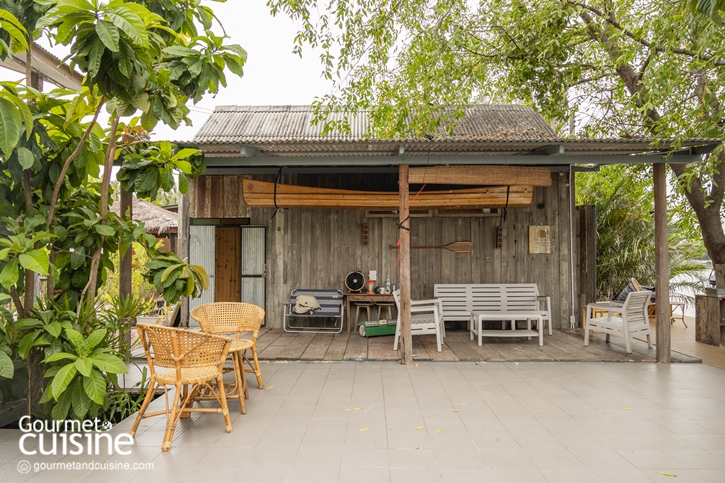 ผ่อนคลายกายและใจที่โฮมสเตย์ริมน้ำ Amphawa Hideaway